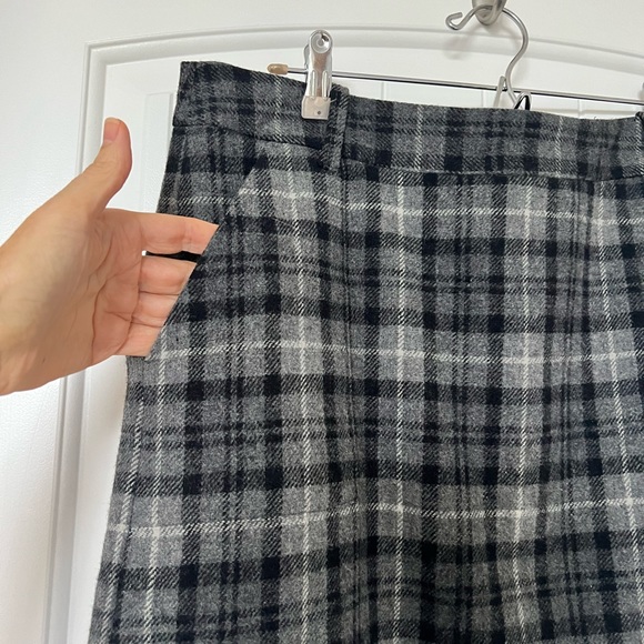 Dark Grey mini wool skirt in plaid from Eddie Bauer - Picture 4 of 6